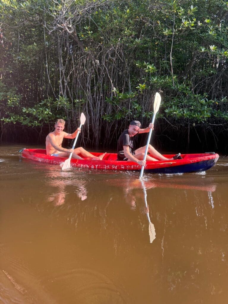 Groepsreis Bali - Kajak mangroven Nusa Lembongan - rondreis Bali